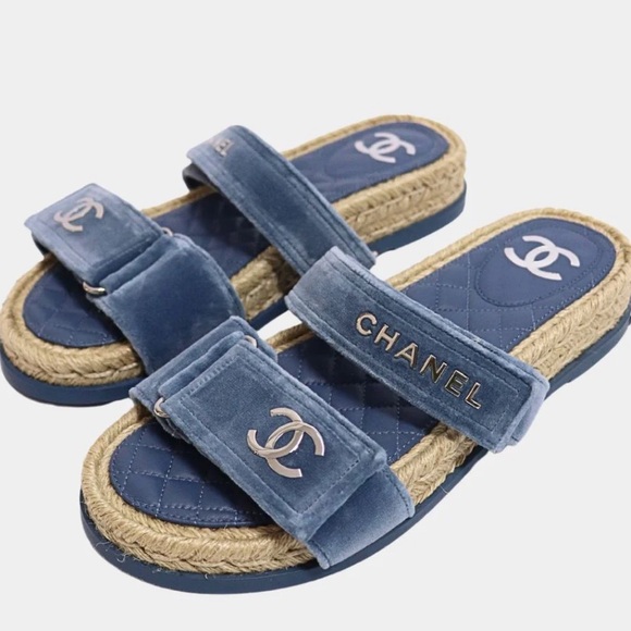 CHANEL velvet blue sandals - Picture 1 of 6
